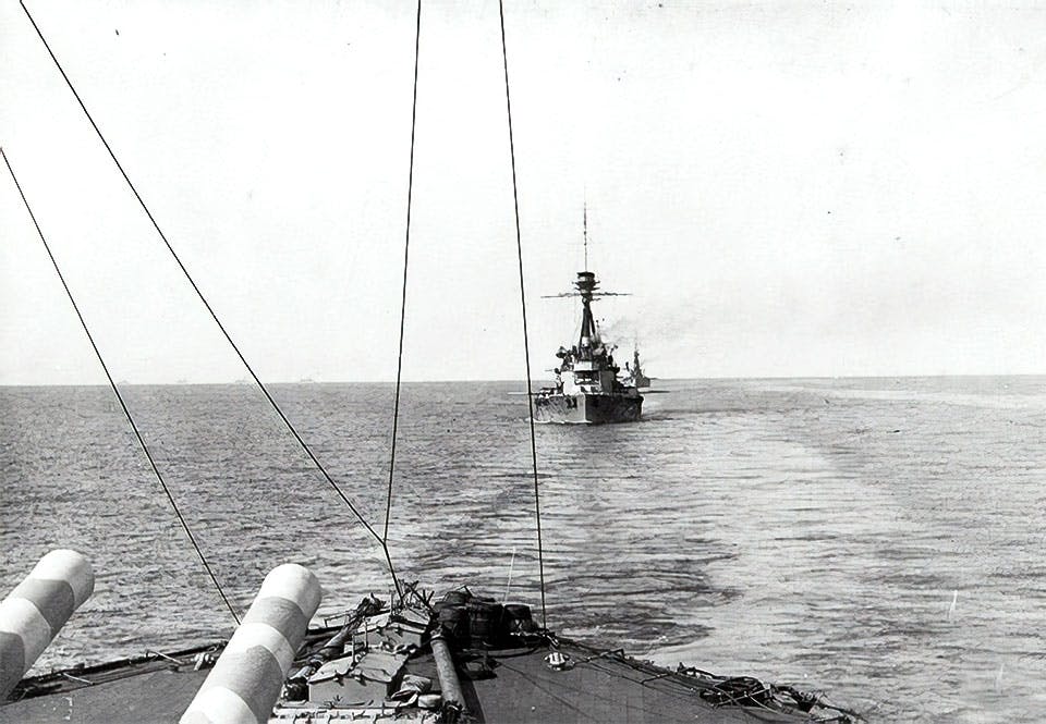 hms lord nelson forsta varldskriget dardanellerna Slaget om Dardanellerna under första världskriget. Brittiska slagskeppet HMS Lord Nelson.